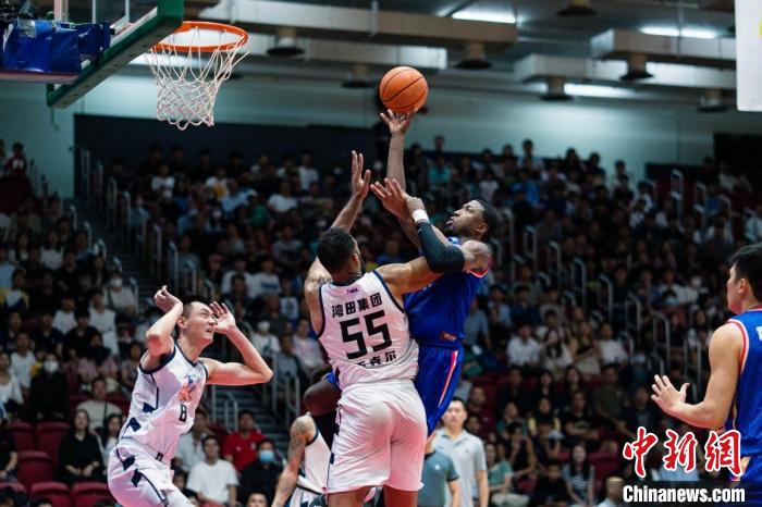 NBL常规赛第21轮在香港湾仔修顿场举行，香港金牛