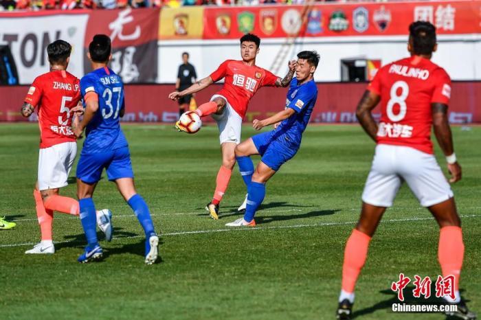 刘建宏刘语熙解锁中超观赛新姿势 四大样式你属