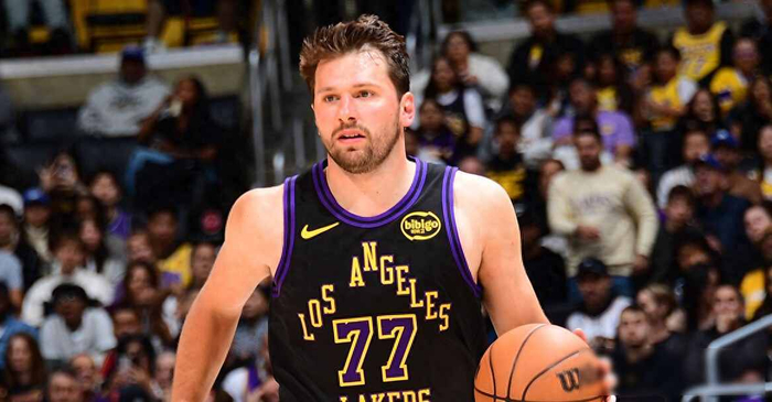 东契奇创历史纪录 詹姆斯超越贾巴尔登顶