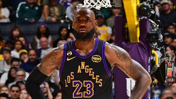 东契奇创历史纪录 詹姆斯超越贾巴尔登顶