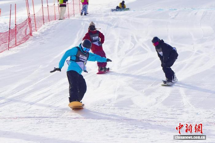 陕西省单板滑雪挑战赛F4赛道晋级赛开赛
