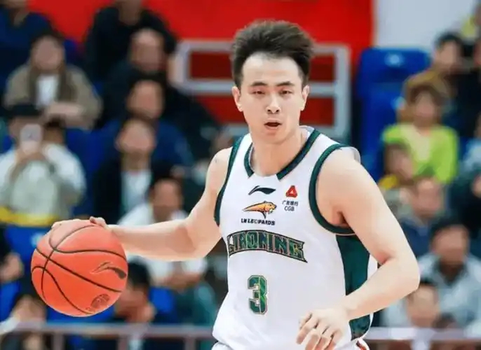 辽宁男篮大胜山东 王炸组合碾压对手